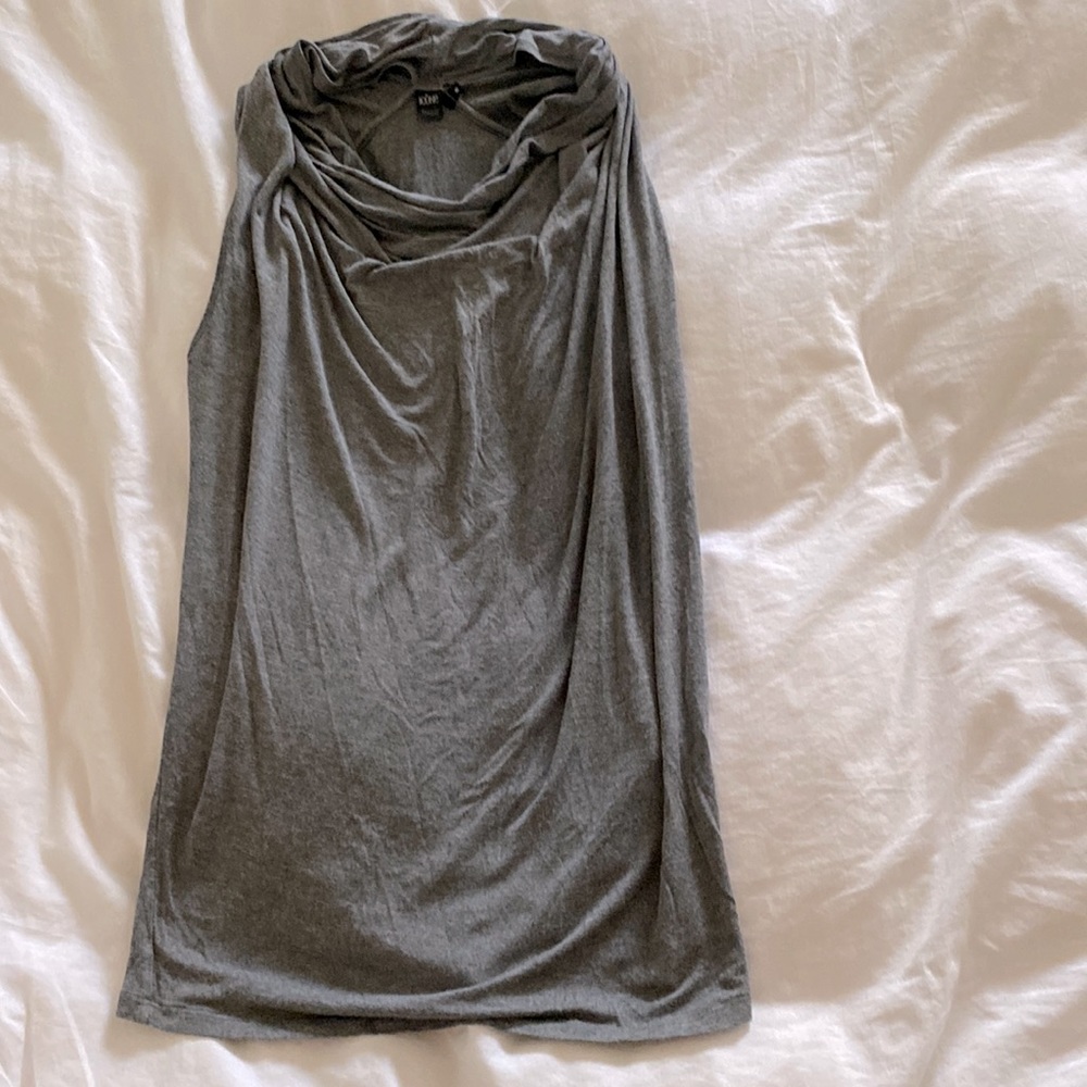 Sleeveless shirt